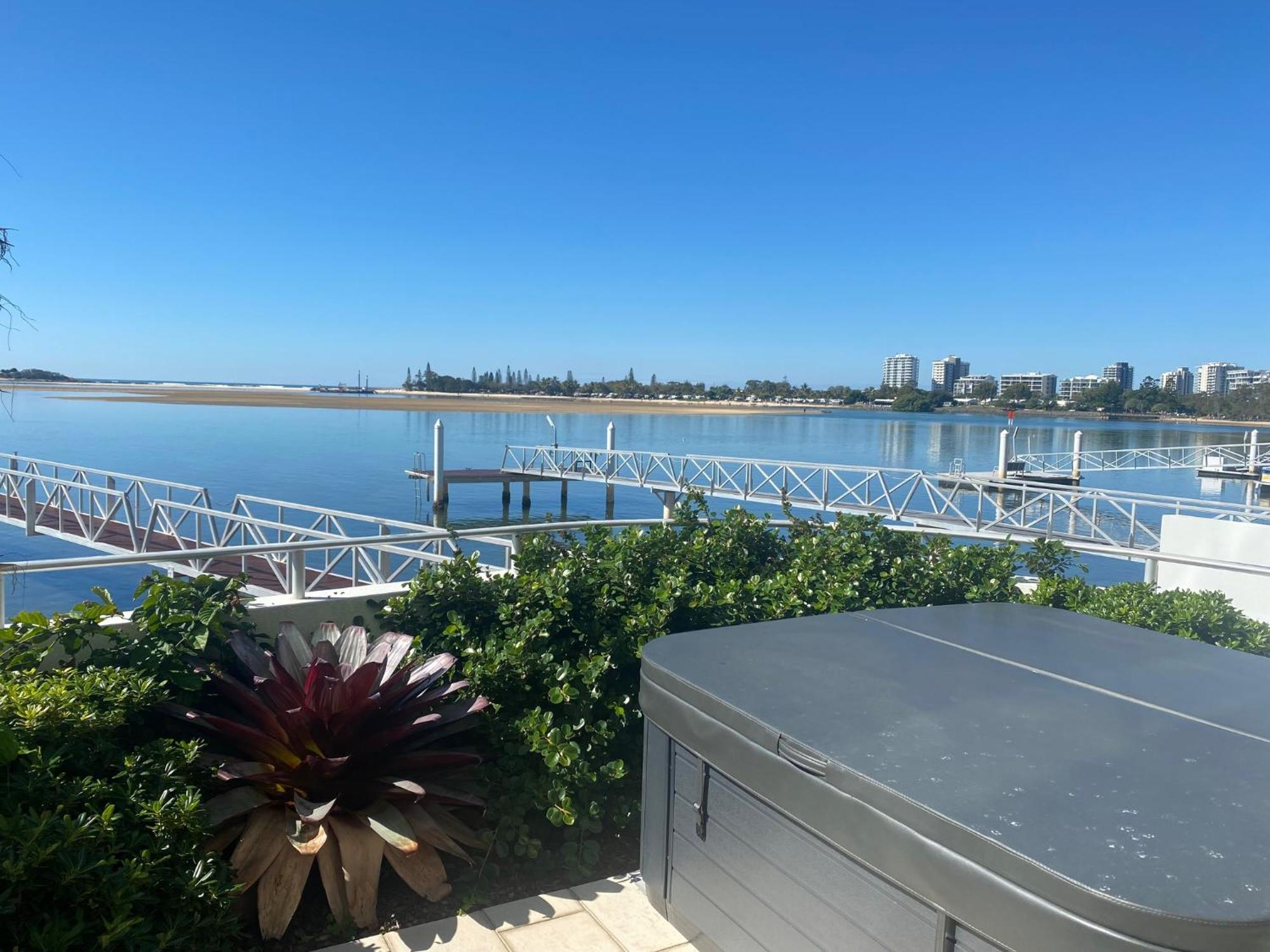 Waves Maroochy River Маручидор Экстерьер фото